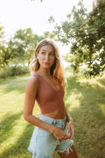 Jolie Ribbed Seamless Crop Top - Chestnut