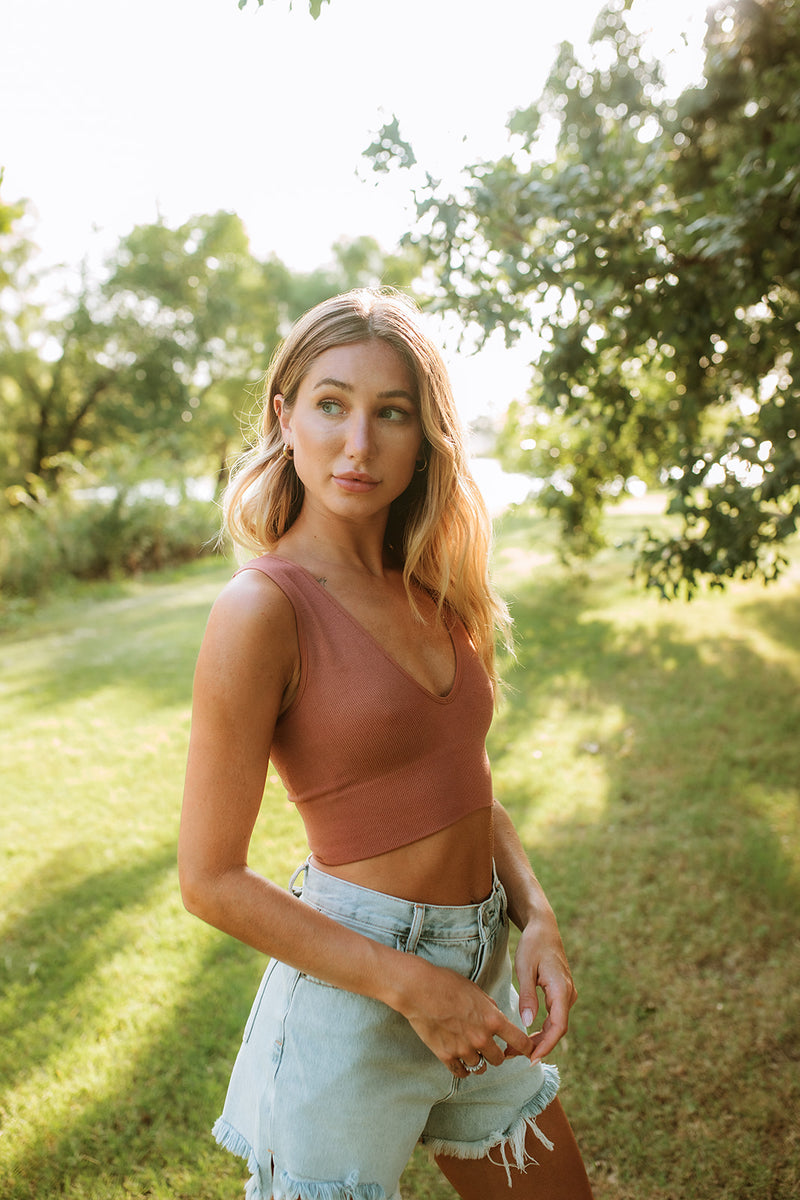 Jolie Ribbed Seamless Crop Top - Chestnut