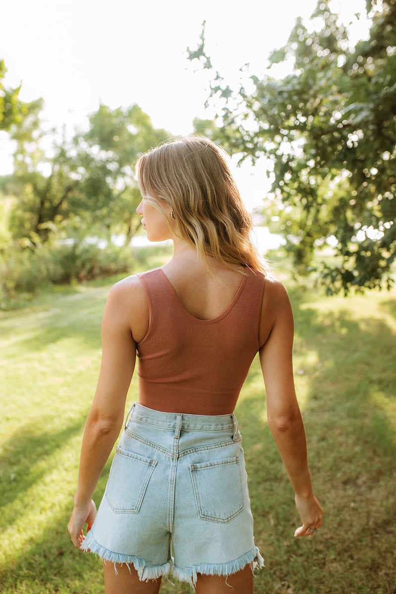 Jolie Ribbed Seamless Crop Top - Chestnut